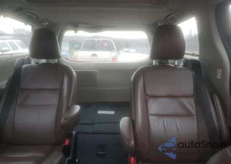 2019 Toyota Sienna Xle z USA, uszkodzony, nr VIN 5TDYZ3DC1KS998335